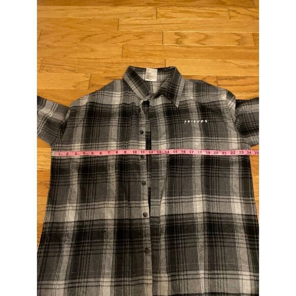 Friends The Television Series Black & White Plaid Button-Up Shirt size Medium - Picture 4 of 7